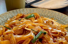 Dry-Fried Beef and Rice Noodles