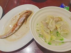 刀鱼馄饨-老半斋(福州路店)