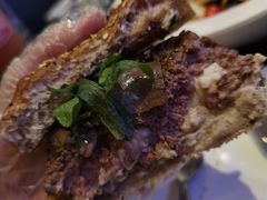 黑松露蘑菇和牛汉堡-bluefrog蓝蛙(皇庭广场店)