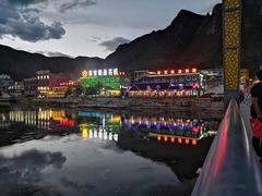 -百里峡七彩艺术小镇