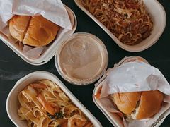 柠香蟹籽牛肉汉堡-JPG canteen(广州寺右公馆店)