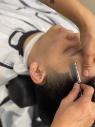 -Devilhands Barbershop男士理容店