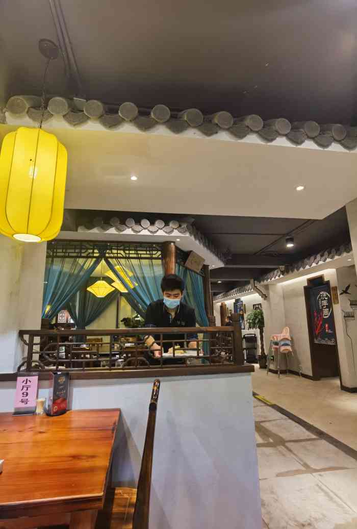 阿拉名灶·阿拉宁波人的味道(月湖店)-"地方不大,上下两层,楼下小桌