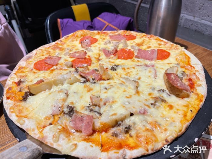 机器人火炉披萨(爱琴海店)双拼披萨图片