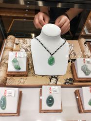 -老庙黄金(石路店)