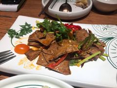 彝族手撕美人椒拌牛肉-云海肴·汽锅鸡·云南菜(高德置地店)