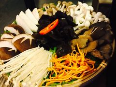 -尚尚仙·酸汤猪手·猪肚鸡火锅(华联万柳购物中心店)