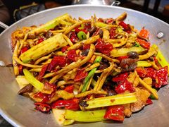 干锅茶树菇-高第街56号港式餐厅·精选(世茂广场宽厚里大明湖店)