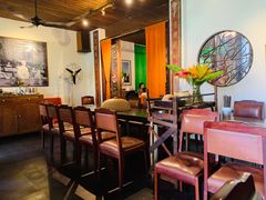 -Cuc Gach Quan Restaurant