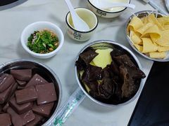 -黄利砖万峰林布依特色酸笋牛肉馆