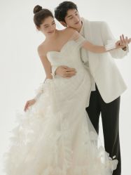 -至臻微拉婚纱摄影