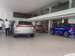 -上海冠松华奥奥迪4S店(张江店)