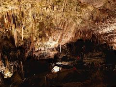 -波斯托伊纳溶洞