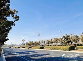 想要感受快乐的话，就跟我一起来郑州建业，华谊兄弟电影小镇游玩