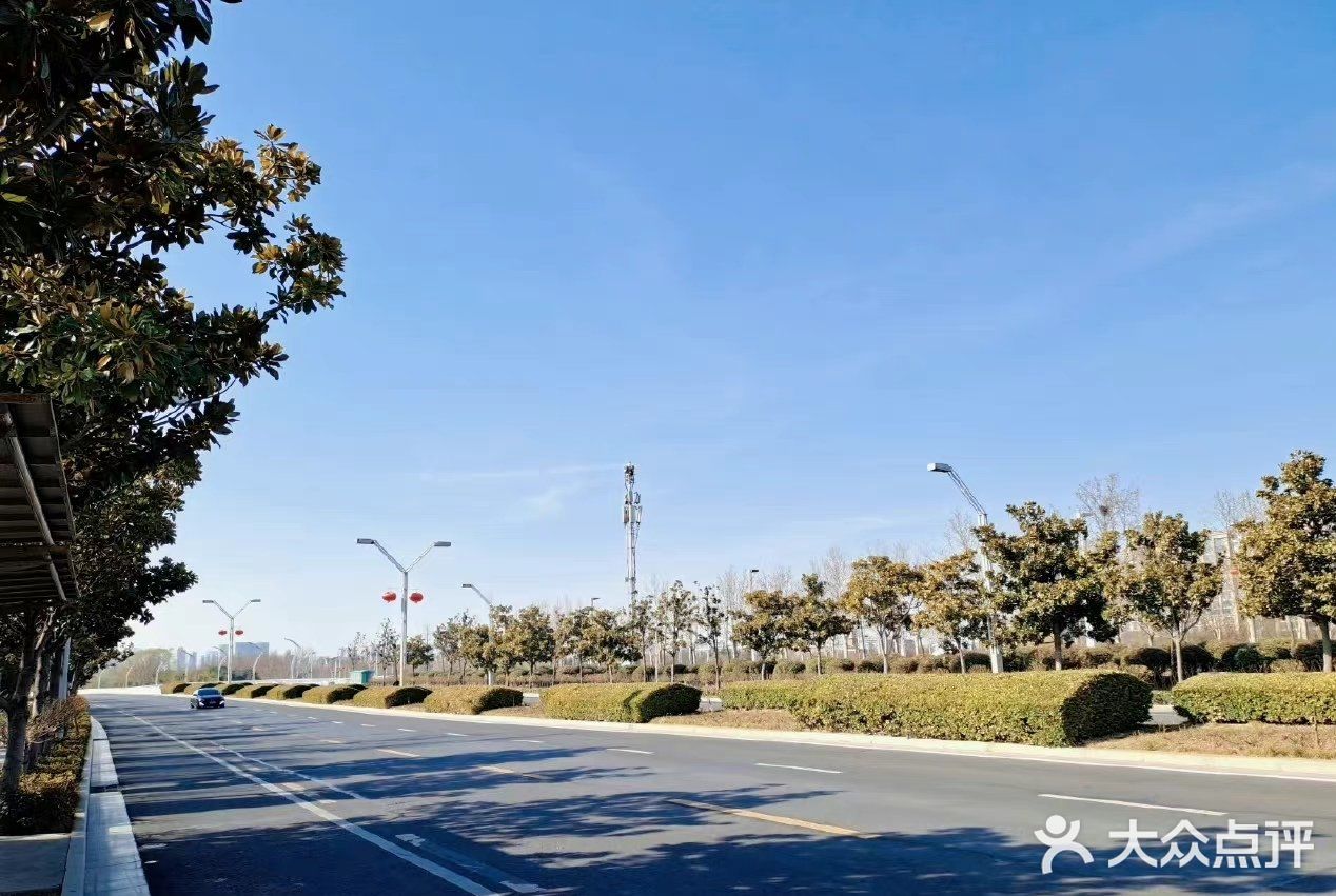 想要感受快乐的话，就跟我一起来郑州建业，华谊兄弟电影小镇游玩