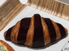 巧克力牛角包-巴黎贝甜·生日蛋糕(环球中心店)