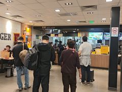 -麦当劳(上海虹桥站30B检票口楼上)