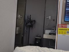 -轻奢·全曼酒店(深圳坂田北地铁站店)