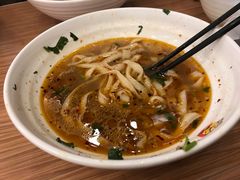 -顺溜·手工刀削面·黑金店(铜锣湾店)