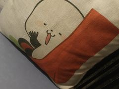 泛黄的带水渍的抱枕-偏偏喜欢你(国瑞购物中心店)