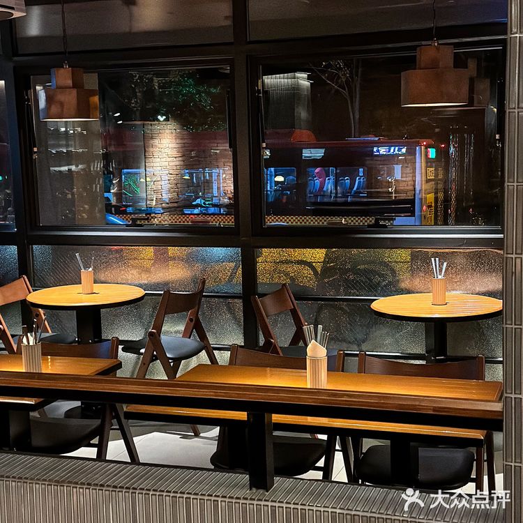 大连南山路这边的酒吧真的好爱