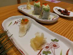 炙烧比目鱼侧边手握寿司-花潮料理艺食馆(世欧广场店)