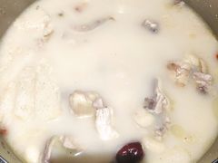 竹荪菌猪肚鸡小锅-洪氏嗨捞·广东猪肚鸡·椰子鸡火锅(西咸万象城店)