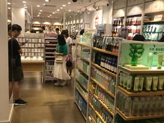 -名创优品(江南新地店)