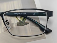 -罗伯特眼镜·蔡司官方授权(罗湖国贸店)