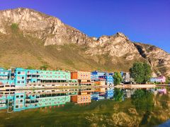 -百里峡七彩艺术小镇