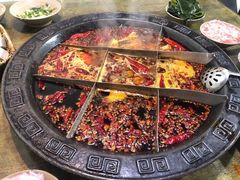 -渝嘴小老弟老火锅(华新村店)