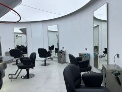 -一家只做男发烫染的店