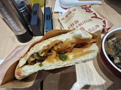 烧饼夹土豆丝-人人馋羊汤·饸饹面(住总万科店)
