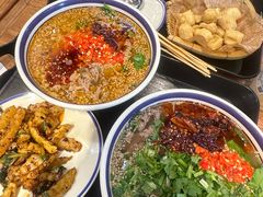 -云阿蛮云南生烫牛肉米线(奉贤路店)