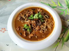 小鸡炖蘑菇-石老头关东饺子王·东北菜(嘉华鑫城店)