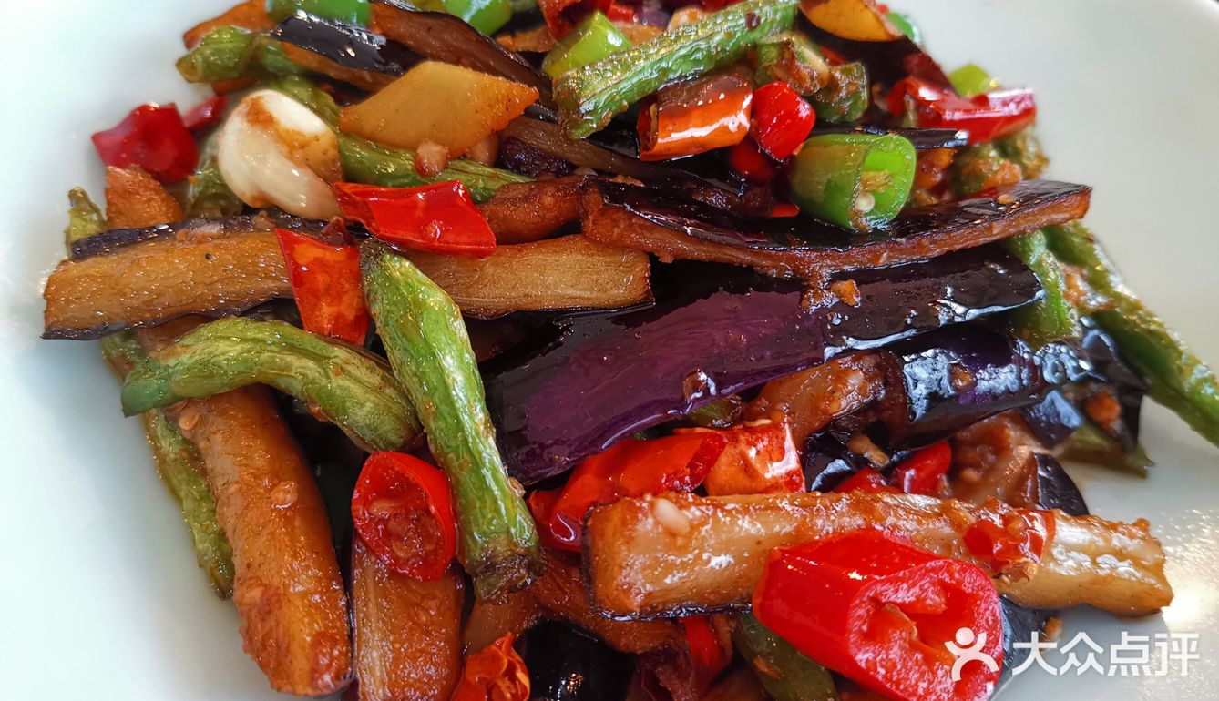 一家名头比菜品好，菜品比环境好的店