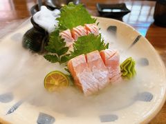 三文鱼腩-尺山寸水日料(马桥满天星店)