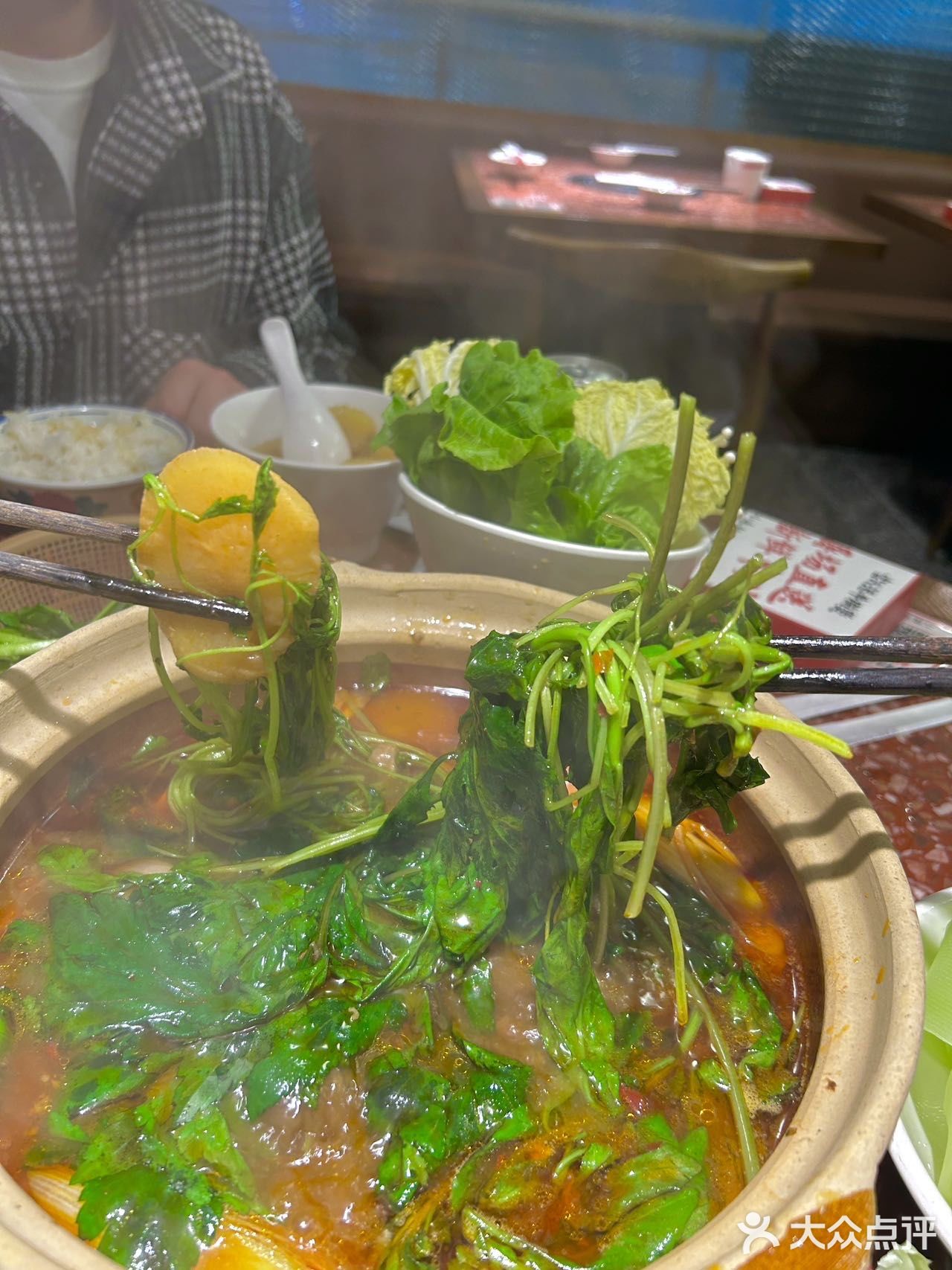 富天添的牛腩煲真的原地封神！大块的牛腩 大快朵颐