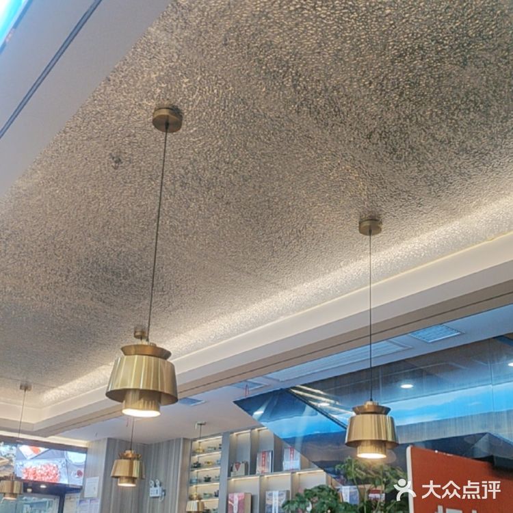 能够为客人详细的介绍步骤，这家餐厅的冰煮羊真是一绝