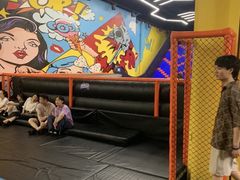 -爱蹦iBOON蹦床运动馆(江汉店)