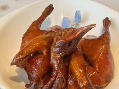 玻璃脆皮乳鸽皇-新雅粤菜馆(南京东路店)