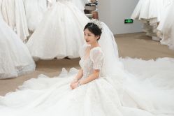 -派丽莫Pellimo原创设计婚纱品牌