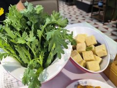 -洪氏嗨捞·广东猪肚鸡·椰子鸡火锅(西咸万象城店)