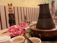 -洞庭洲·防空洞火锅·烧烤·铜锅涮肉(新百广场店)