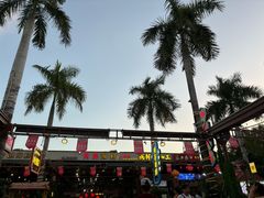 -三亚火车头万人海鲜广场