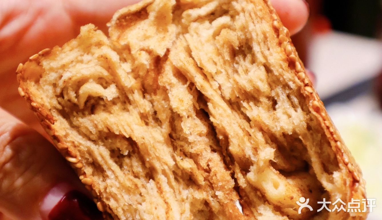 晚上排队超长酱料好评好评!不管是芝麻酱+韭花酱