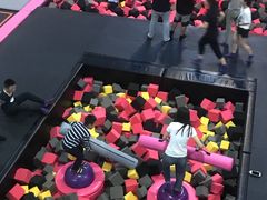 -嘿哟动霸CHUA·新潮玩运动娱乐中心·蹦床滑冰团建乐园