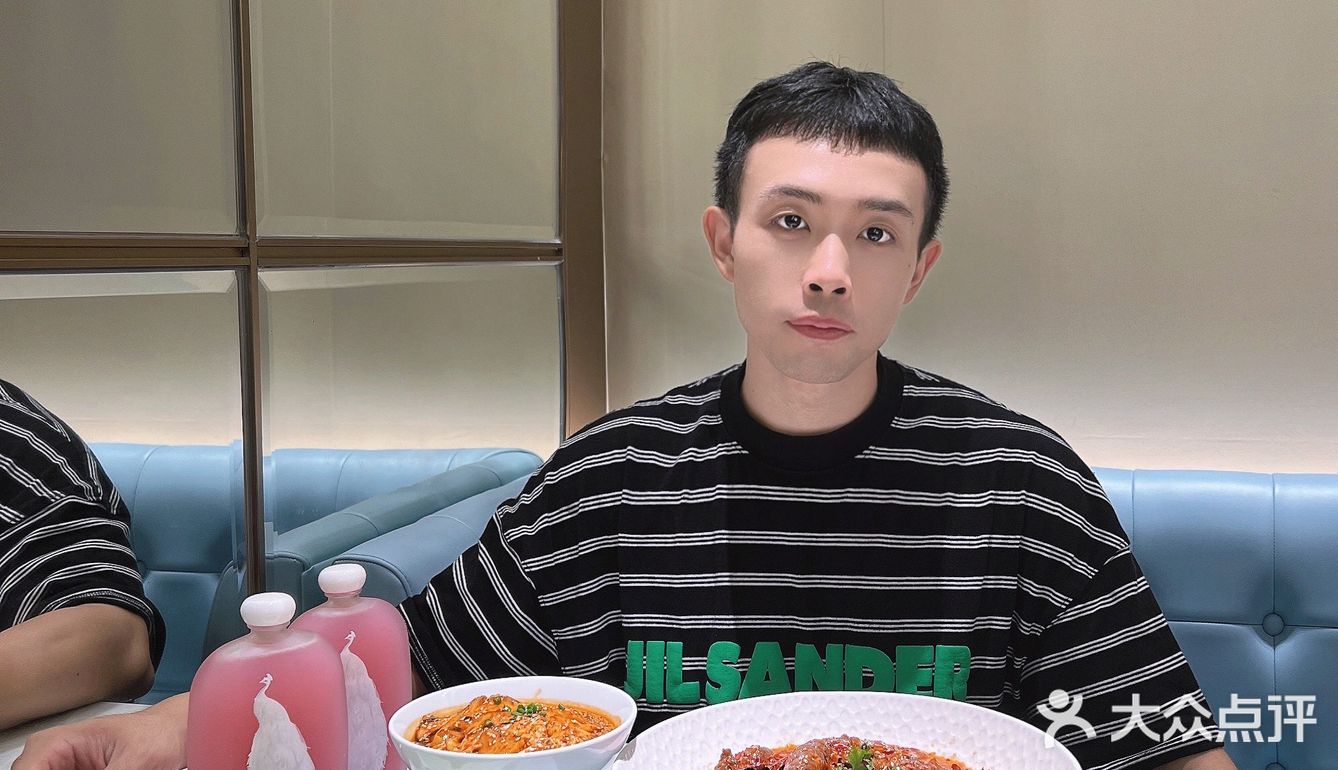 🦚满满的蒂芙尼蓝的孔雀川菜也太浪漫了