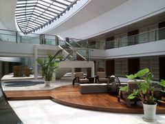 -上海滴水湖皇冠假日酒店