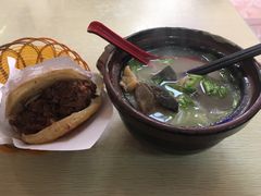 精品火烧-闫家驴肉老店(华电一校店)